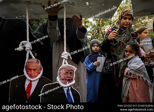 27 October 2023, Lebanon, Beirut: Lebanese pro-Iranian Hezbollah supporters hold the gallows of Israeli Prime Minister Benjamin Netanyahu and former US...