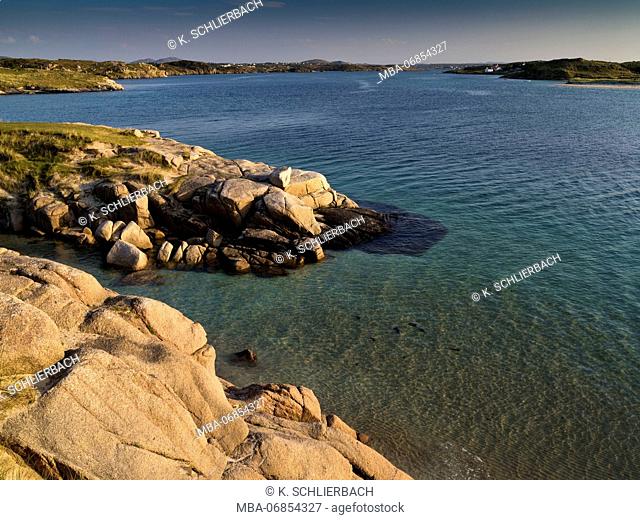 Ireland, Donegal, coast with pink-coloured granite rocks at the Gweedore Bay close Derrybeg