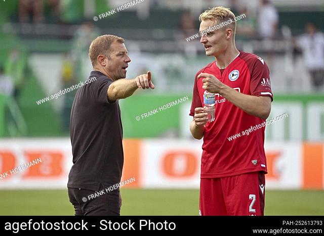 coach Frank KRAMER (BI) with Amos PIEPER (BI) after the end of the game, football 1st Bundesliga season 2021/2022, 2nd matchday