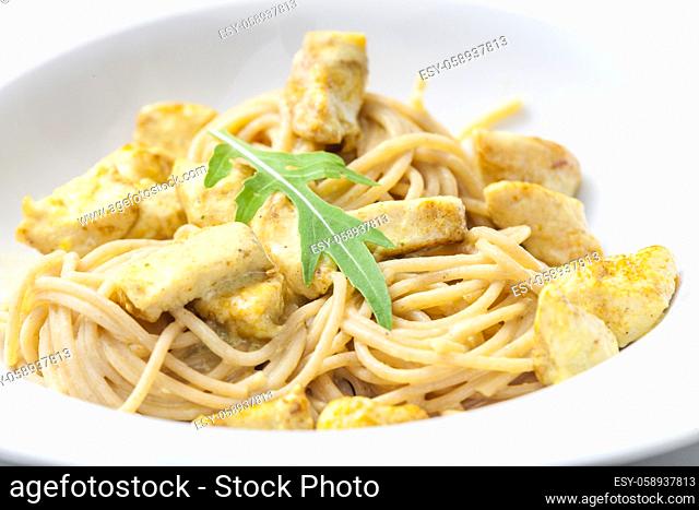 spaghetti with curry chicken meat