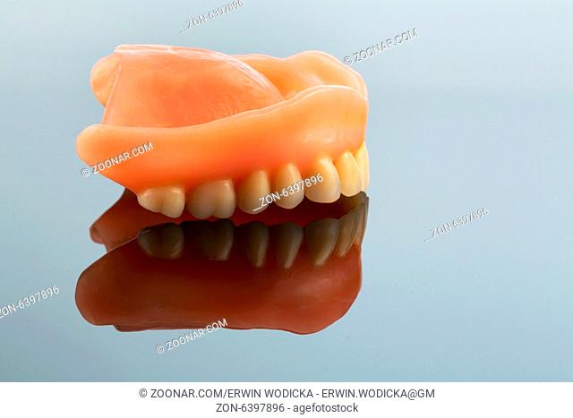 Gebiss, Symbolfoto für Zahnersatz, Diagnostik und Zuzahlung