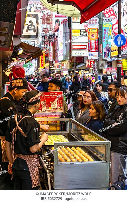 Cookshop, crowd crowded in pedestrian zone with many advertising signs for restaurants and shopping centers, Dotonbori, Osaka, Japan, Asia
