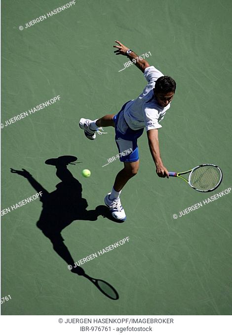 Bird's eye perspective of tennis pro Nicolas Almagro, ESP, Grand Slam Tournament, US Open 2008, USTA Billie Jean King National Tennis Center, New York, USA