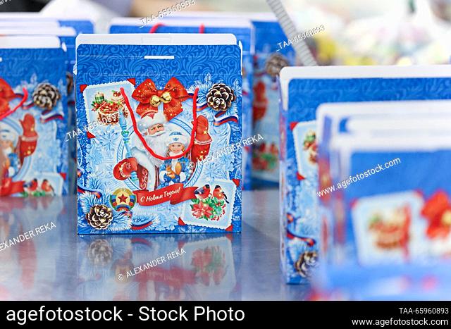 RUSSIA, LUGANSK - DECEMBER 21, 2023: Packing New Year goodie bags at the Lakond confectionery factory. Alexander Reka/TASS