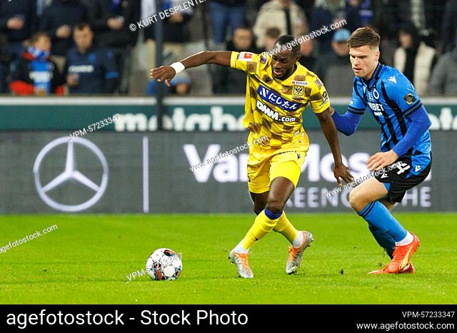 STVV's Mory Konate and Club's Bjorn Meijer fight for the ball during a soccer game between Club Brugge and Sint-Truidense VV
