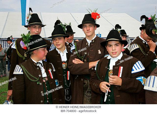 Young riflemen at a folk festival in Muehldorf am Inn, Upper Bavaria, Bavaria, Germany, Europe
