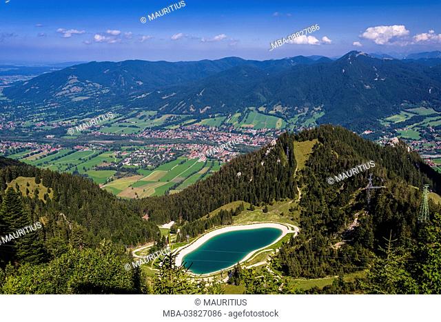 Germany, Bavaria, Upper Bavaria, Tölzer Land (area), Isarwinkel (region), Lenggries, Brauneck (mountain) area, Isartal with Lenggries and impounding reservoir
