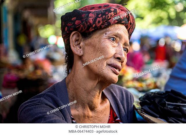 Gianyar, market, old woman, portrait
