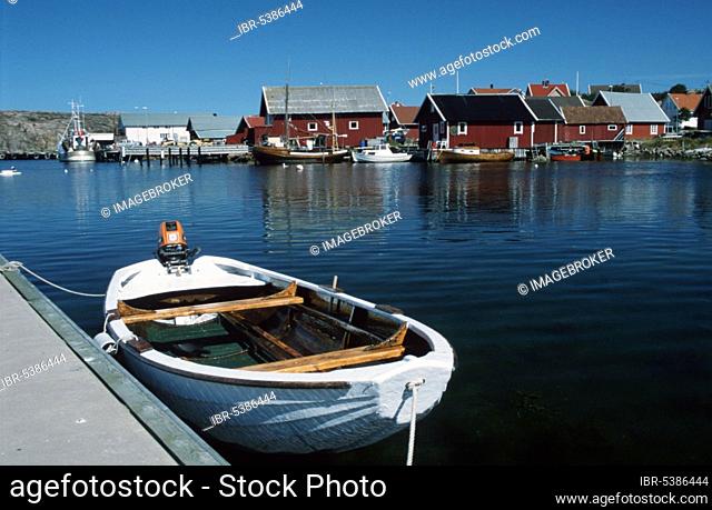 Boat and wooden houses at the harbour, Smogen, Sweden, Smögen, Europe