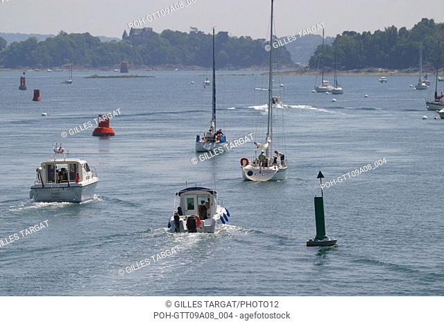 tourism, France, brittany, cotes-d'armor, cotes d'armor, rance valley, vallee de la rance, rance barrage, sailing ships and boats at the lock