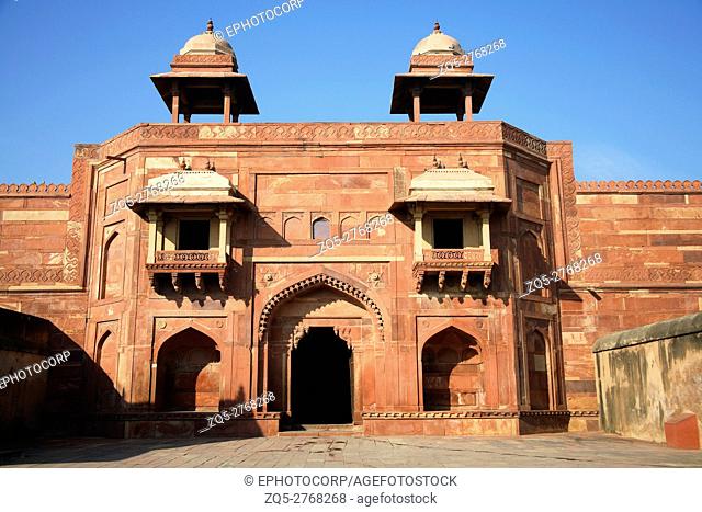 Diwan-e-khas, Fatehpur Sikri, was the political capital of India's Mughal Empire under Akbar's reign, from 1571 until 1585, when it was abandoned