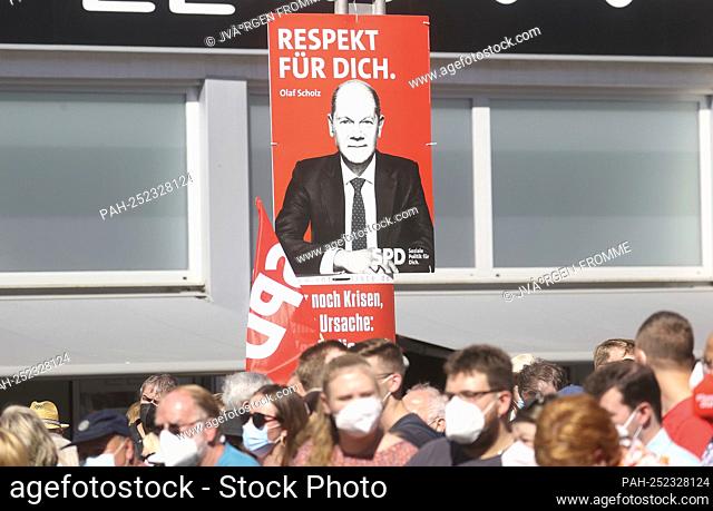 firo politics, NRW. Bundestag election campaign, 08/14/2021 SPD, kick-off rally with Olaf Scholz on August 14, 2021 in Bochum Election campaign, posters