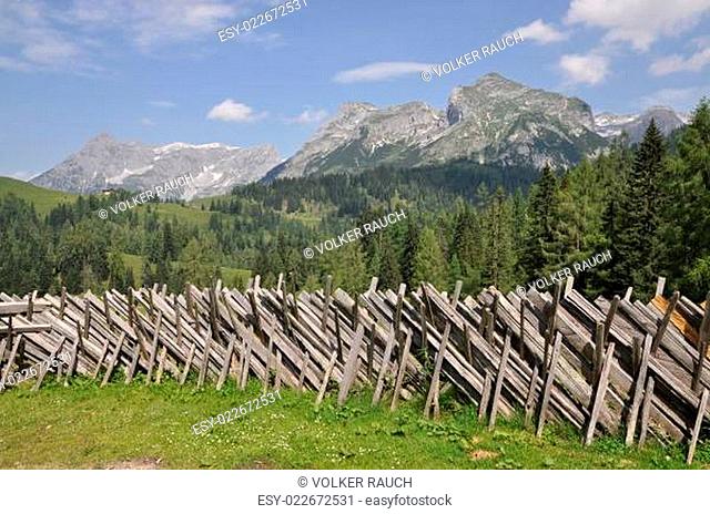 Zaun mit Tennengebirge