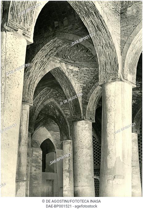 Pillars and vaults in The Great Mosque (Masjid-e-Jameh), Isfahan or Esfahan, Iran, photograph by A U Pope, London, 1920