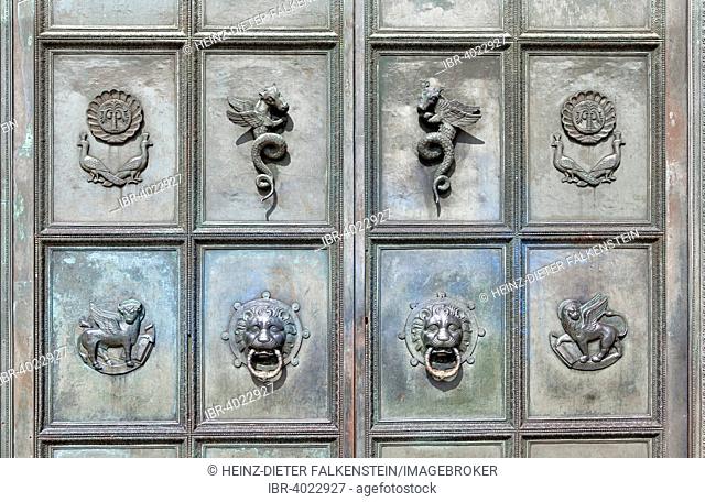 Door knocker at the entrance portal, mausoleum, Bückeburg castle, Bückeburg, Lower Saxony, Germany