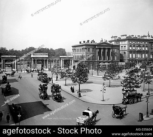 HYDE PARK CORNER, Westminster, London. Looking north towards the Hyde Park Corner screen (by Decimus Burton) and Apsley House (now the Wellington Museum)