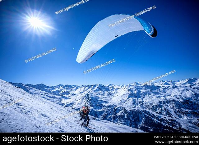 dpatop - 13 February 2023, France, Courchevel: A tourist takes off with a pilot for a tandem paragliding flight in the French Alps at the Courchevel-Meribel ski...
