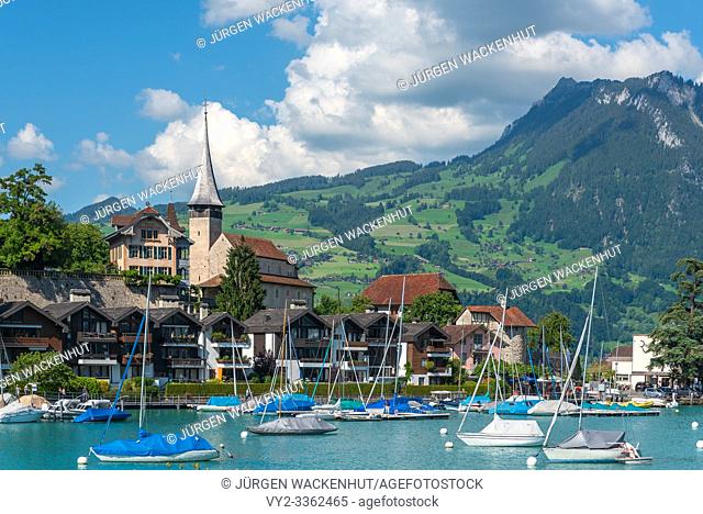Townscape with the church of the Holy Kolumban on Lake Thun, Spiez, Bernese Oberland, Switzerland, Europe