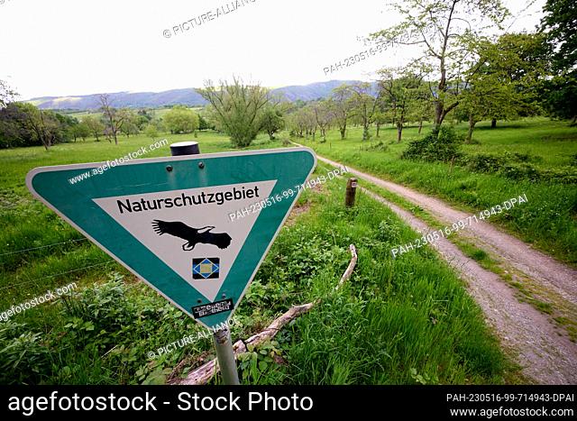 16 May 2023, Rhineland-Palatinate, Boppard: A sign stands at the edge of the ""Hintere Dick"" nature reserve in Boppard. Around 5000 species live here
