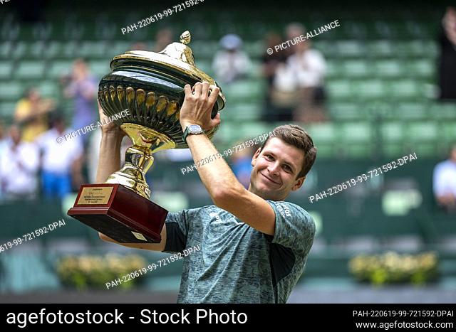 19 June 2022, North Rhine-Westphalia, Halle (westfalen): Tennis, ATP Tour, Singles, Men, Final: Hubert Hurkacz presents his winner's trophy
