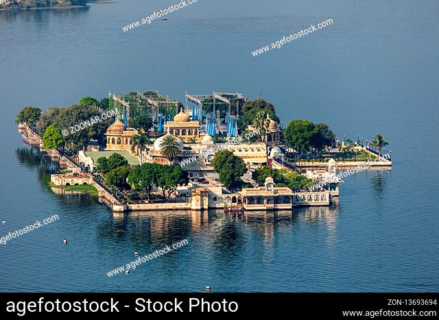 Lake Pichola and Taj Lake Palace, Udaipur, Rajasthan, India, Asia Panorama