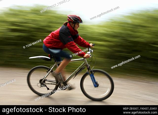 Mountain biker, Peak District National Park, Derbyshire, England