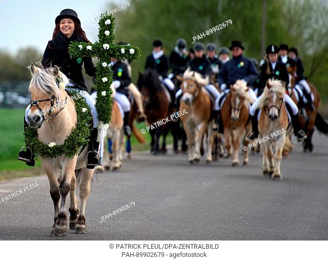 Easter Riders on the move near the village of Klein Radden in Spreewald, Germany, on Easter Sunday, 16 April 2017. The tradition of Easter riding still takes...