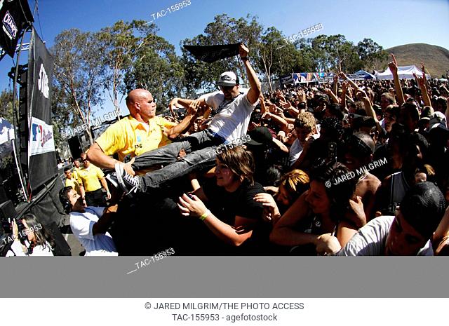 Crowd surfing at Projekt Revolution 2008