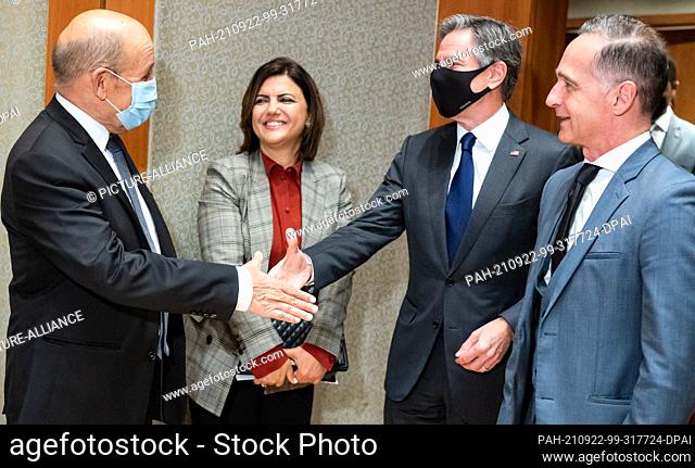 22 September 2021, US, New York: Jean-Yves Le Drian (l), Foreign Minister of France, and Anthony Blinken (2nd from right)