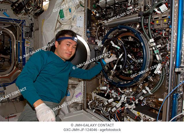 Japan Aerospace Exploration Agency (JAXA) astronaut Koichi Wakata, Expedition 1920 flight engineer, works on the Combustion Integrated Rack (CIR) Multi-user...