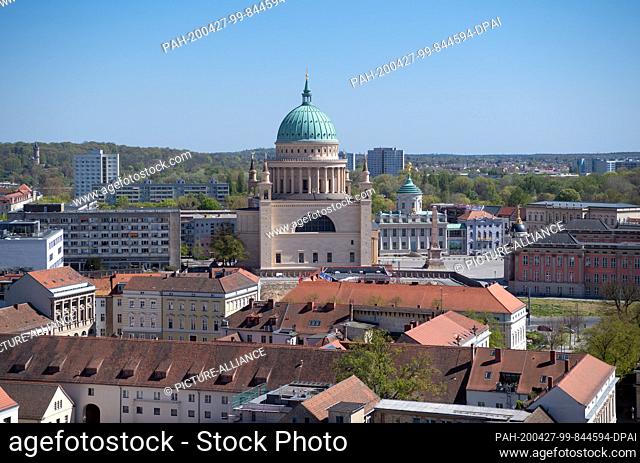 23 April 2020, Brandenburg, Potsdam: The Nikolaikirche on the Alter Markt as well as residential and commercial buildings in the city centre