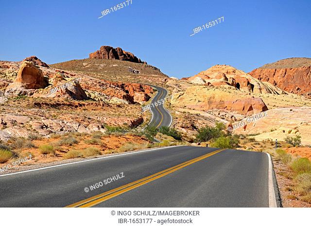 Road running through the Valley of Fire State Park, Nevada, USA, North America