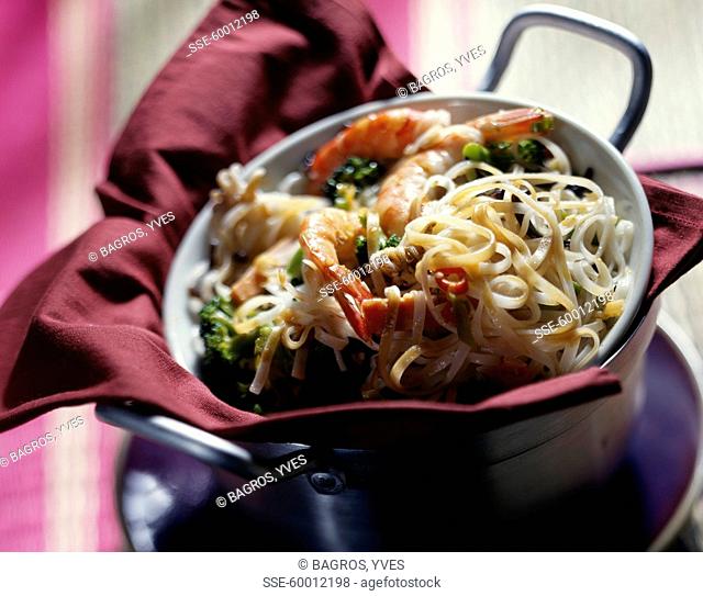 Rice noodles with seafood