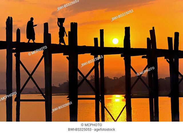U Bein Bridge across the Taungthaman Lake at sunrise, Burma, Amarapura