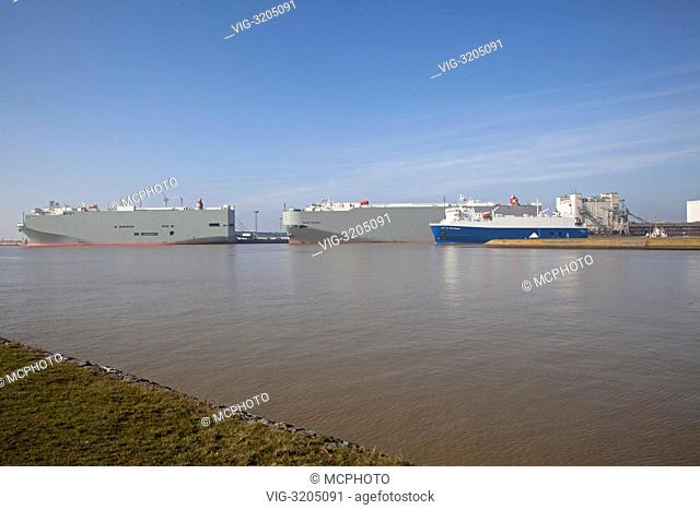 Carcarrier BANGKOK HIGHWAY, BISHU HIGHWAY & Cargo Schiff CITY OF AMSTERDAM - 01/01/2012