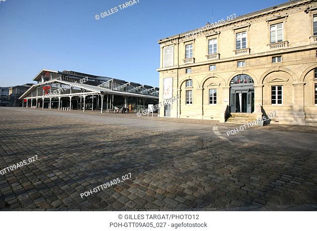 tourism, France, paris 19th arrondissement, parc de la villette, grande halle, stone building, offices, cobbledstones Photo Gilles Targat
