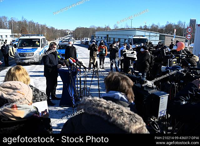 14 February 2021, Bavaria, Schirnding: Bavarian Prime Minister Markus Söder (CSU) talks to the media at the German-Czech border crossing at Schirnding