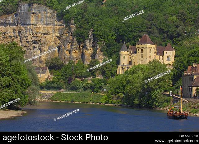 La Roque Gageac, Malartrie Castle, Perigord, River Dordogne, Dordogne River, Tourist boat, gabare boat, Tour boats, Dordogne valley, Perigord Noir, Aquitaine