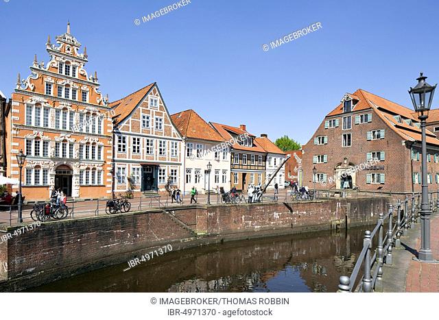 Bürgermeister-Hintze-Haus, Schwedenspeicher and historic merchants' and storehouses at Hansehafen, Old Town, Stade, Lower Saxony, Germany, Europe