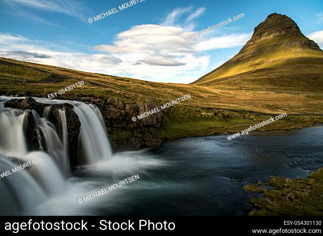Kirkjufellsfoss Waterfall with Kirkjufell