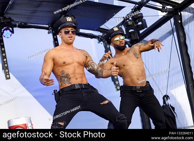 Sixx Paxx strip show live at the BonnLive car concert series in the drive-in cinema. Bonn, June 21, 2020 | usage worldwide