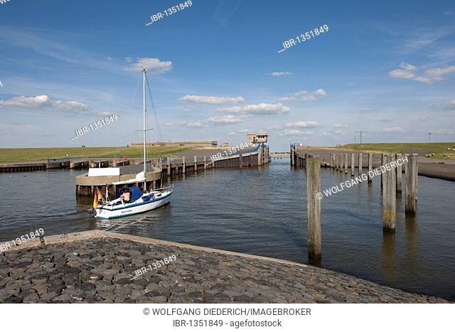 Lock system between the North Sea and Meldorfer Reservoir, Dithmarschen, Schleswig-Holstein, Northern Germany, Germany, Europe