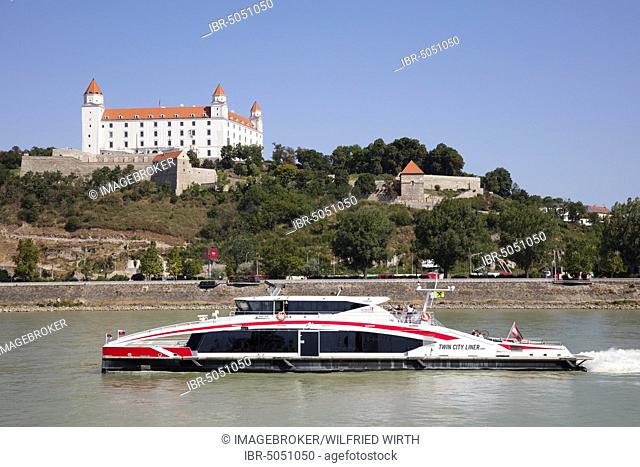 Twin City Liner on the Danube, behind Bratislava Castle, Bratislava, Slovakia, Europe