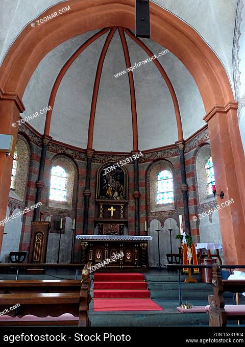 romanische Klosterkirche St. Leodegar Niederehe, Üxheim, Rheinland-Pfalz, Deutschland