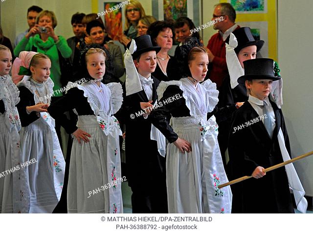 40 children from the Sorbian kindergarden and elementary school Crostwitz perform a program for the Bird Wedding in their traditional costumes at the Saxon...