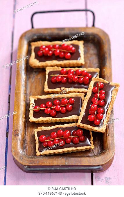 Rectangular tartlets with chocolate cream and redcurrants