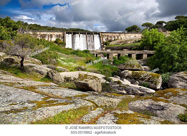 Dam in the Becedas reservoir. El Hoyo de Pinares. Avila. Castilla Leon. Spain