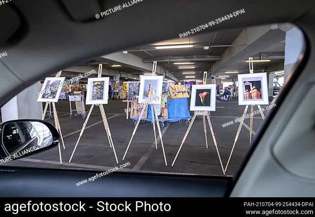 04 July 2021, Bavaria, Nuremberg: Artists exhibit their works in a parking garage at Albrecht Dürer Airport. About 50 artists show their works in a drive-in art...