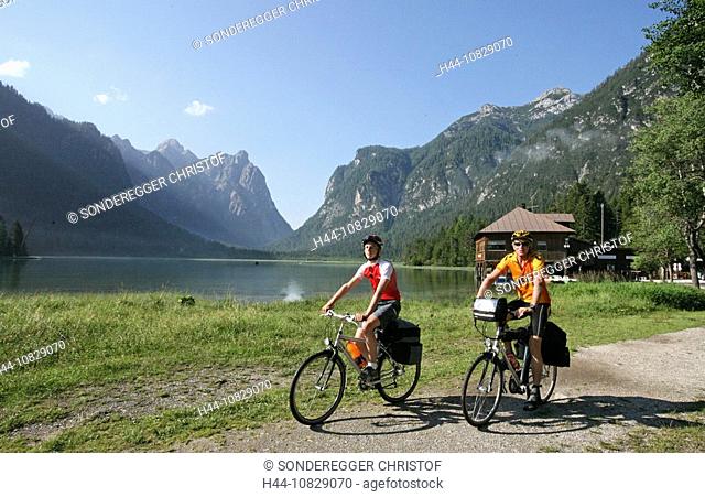 Two bikers, persons, biking, excursion, bicycles, bikes, biking, bicycle, bike, biking, bicycle, riding a bike, cyclis