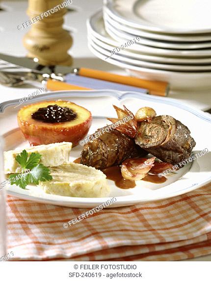 Beef roulades with napkin dumpling and baked apple